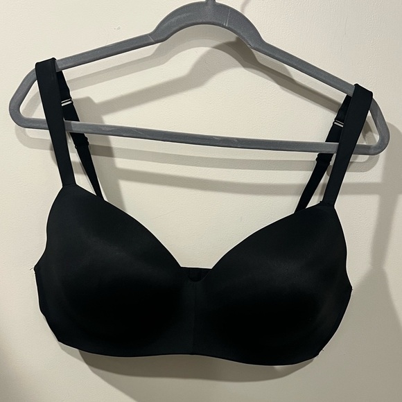 Cacique lightly lines tshirt no wire bra molded cups black size 38DD - Picture 1 of 4